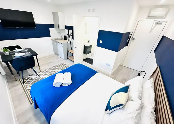 High Standard Central Studios Perfect For Tourists!