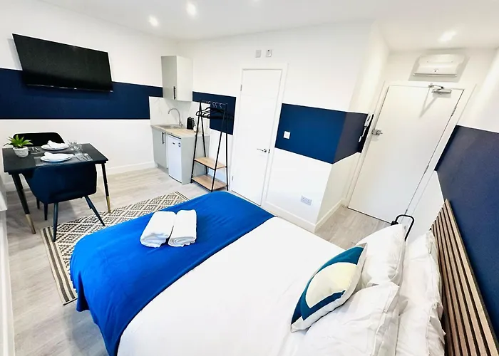 High Standard Central Studios Perfect For Tourists!