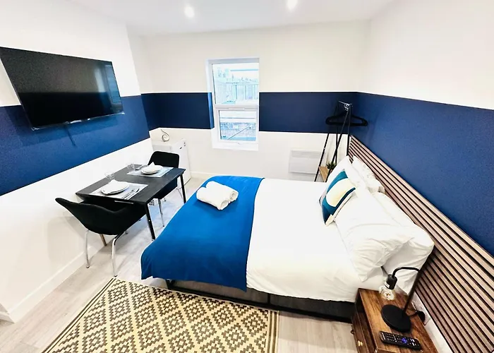 High Standard Central Studios Perfect For Tourists!